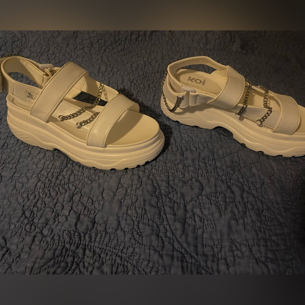 Koi size 6 platform sandals white with removable chains